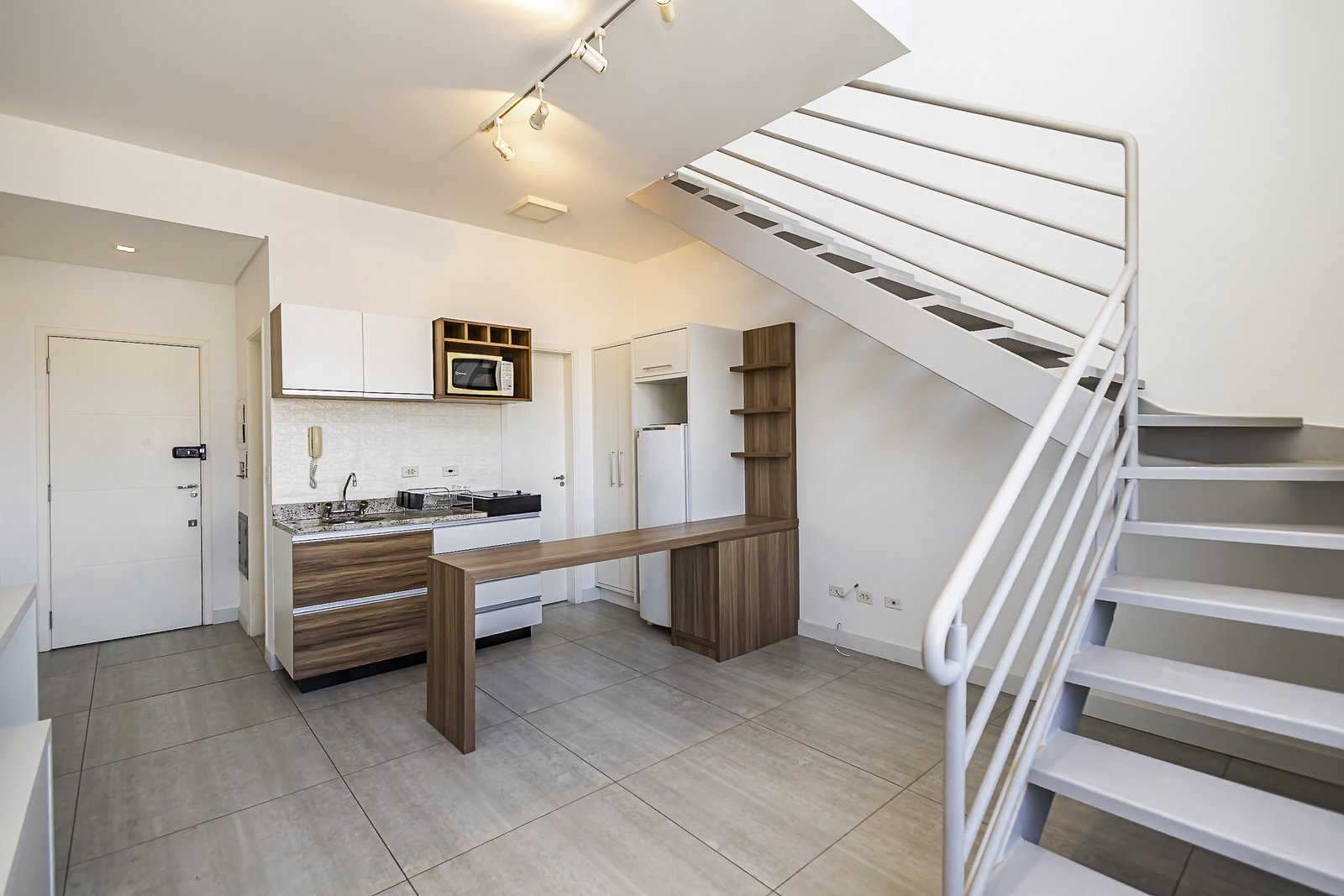 Fotografia 1 · Apartamento Duplex Mobiliado à Venda no Centro de Curitiba | 53 m² · Centro
